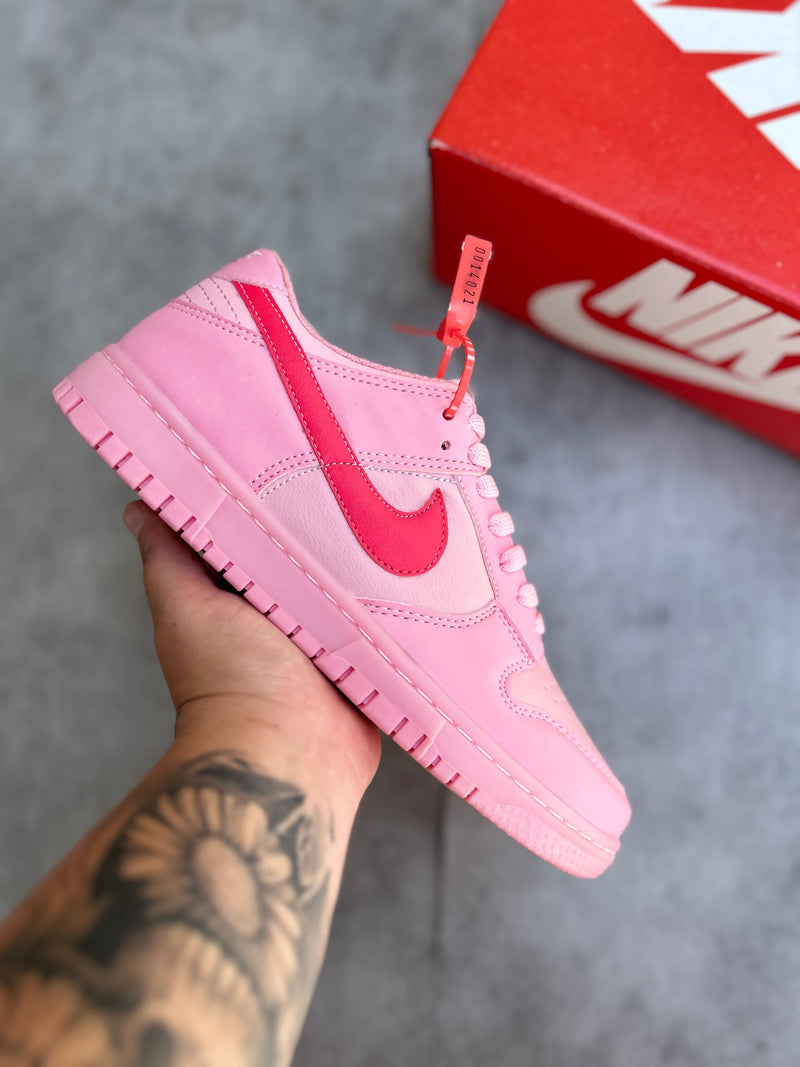Dunk Low 'Triple Pink'